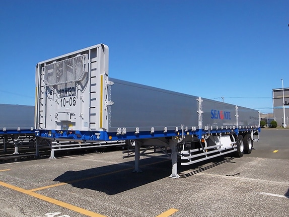 Flatbed type semi-trailer