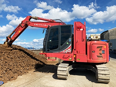 Hydraulic Excavator (with Magnetic Head for lifting Pig Iron)