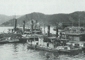 吉浦桟橋の曳船群